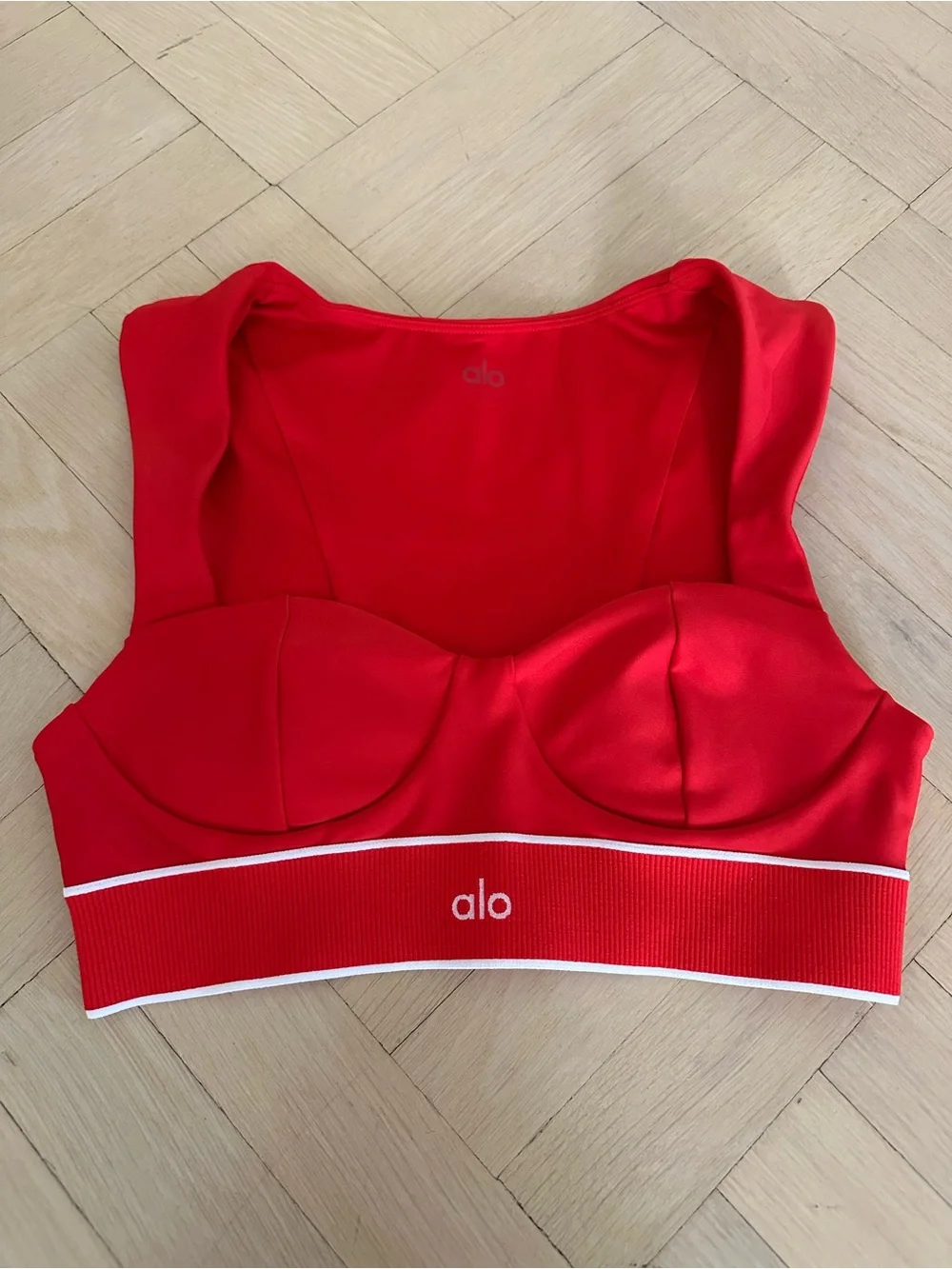 Alo Yoga Airlift Alignment Bra Bright Red Small
